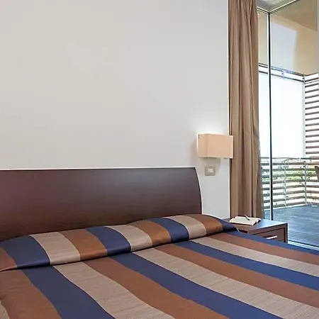 Delfina Hotel 3*